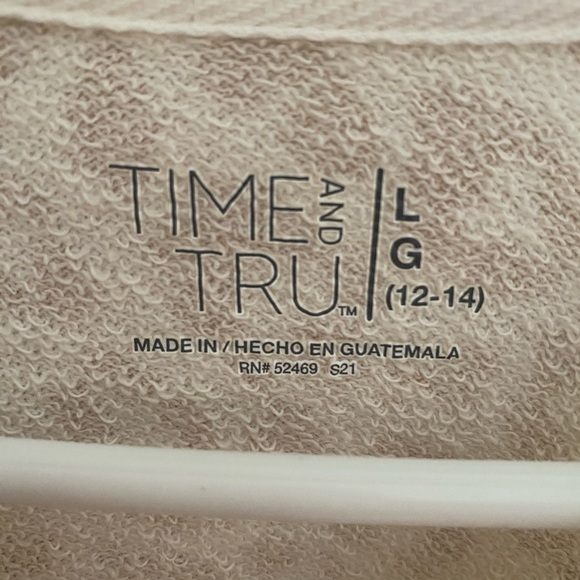 Women’s time and tru sweater - Picture 2 of 2